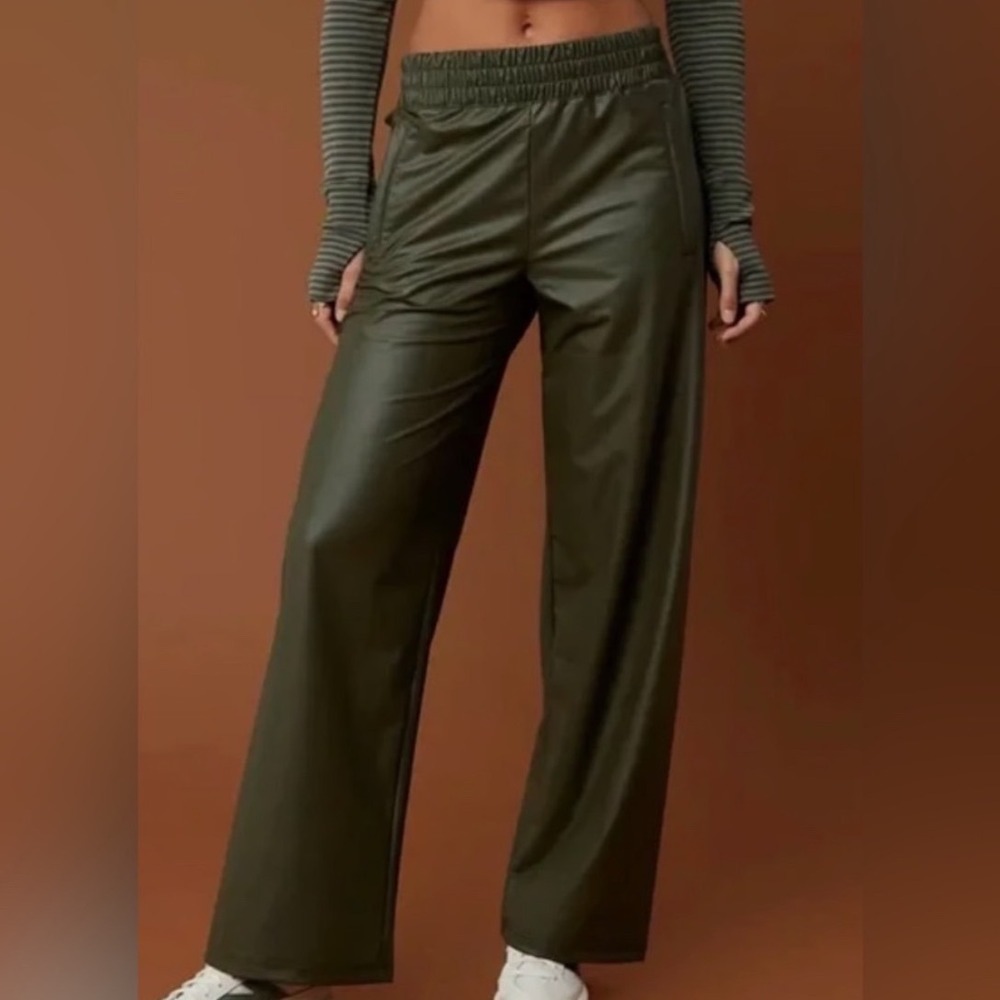Aerie Offline Real Luxe Faux Leather Wide Leg Pants Green Size XL Pull On